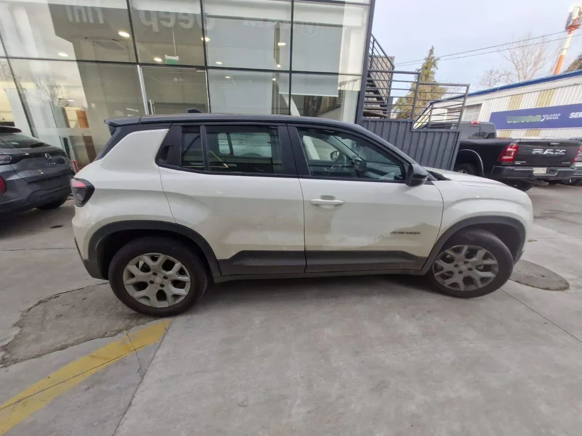 Jeep Avenger 1.2t Altitude 2wd Mt 5p año 2025