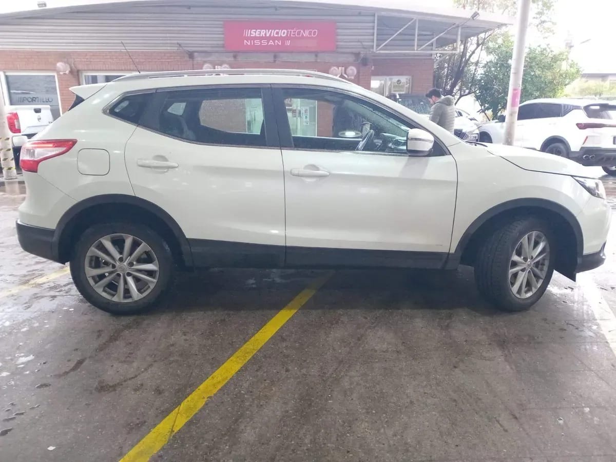 Nissan Qashqai 2.0 Sense 4x2 Mt 5p año 2017