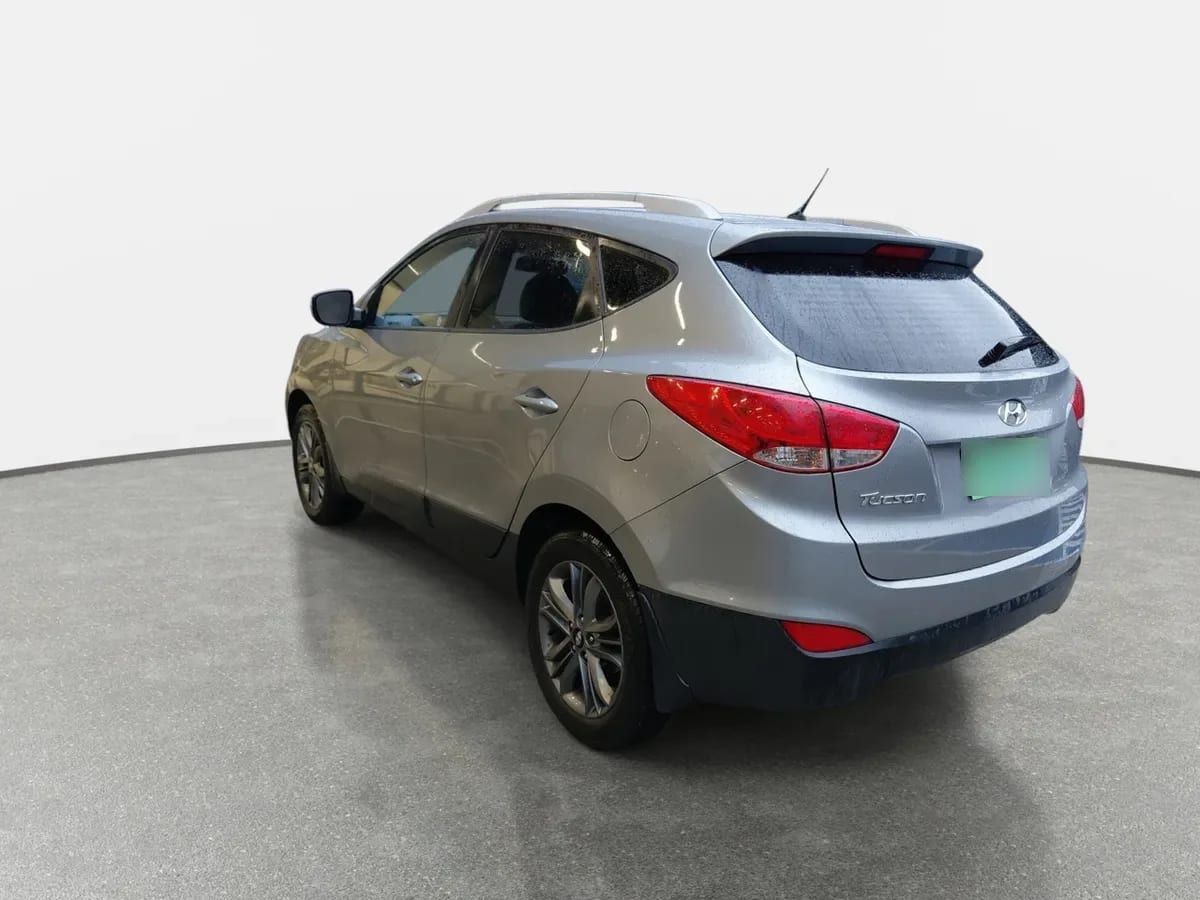 Hyundai Tucson 2.0 Gl 2wd Lm Pe Ac 2ab At 5p año 2016