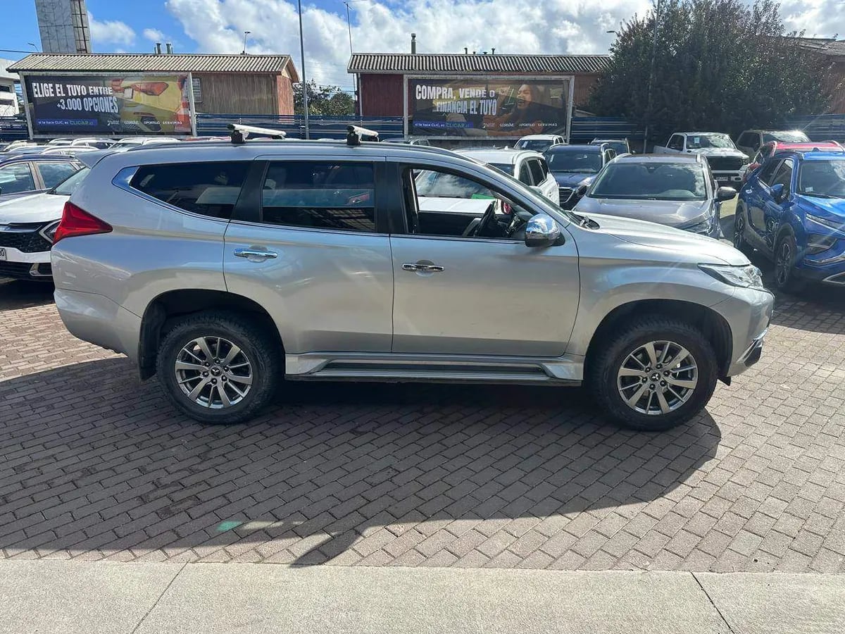 Mitsubishi Montero Sport 2.4 Diesel 4x4 Mt 5p año 2019