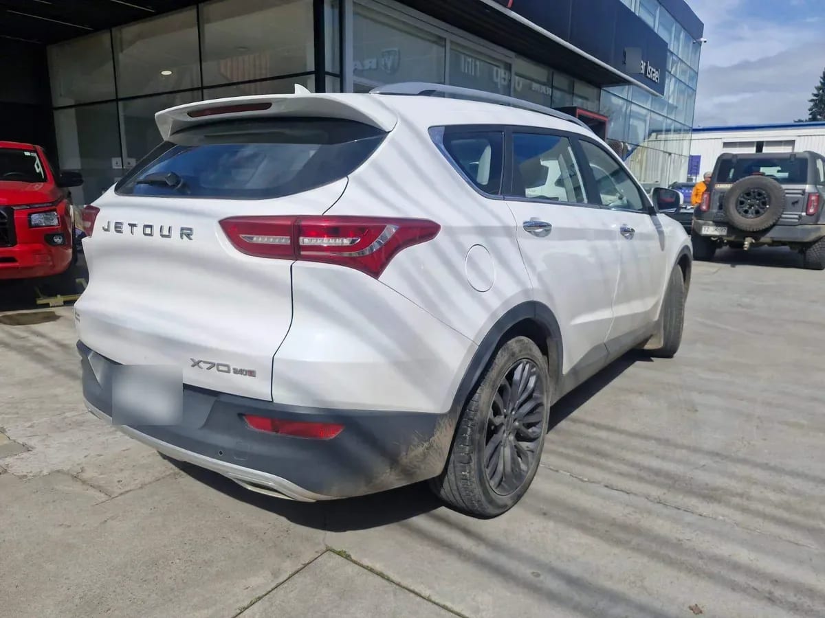 Jetour X70 1.5t Glx 4x2 At 5p año 2024