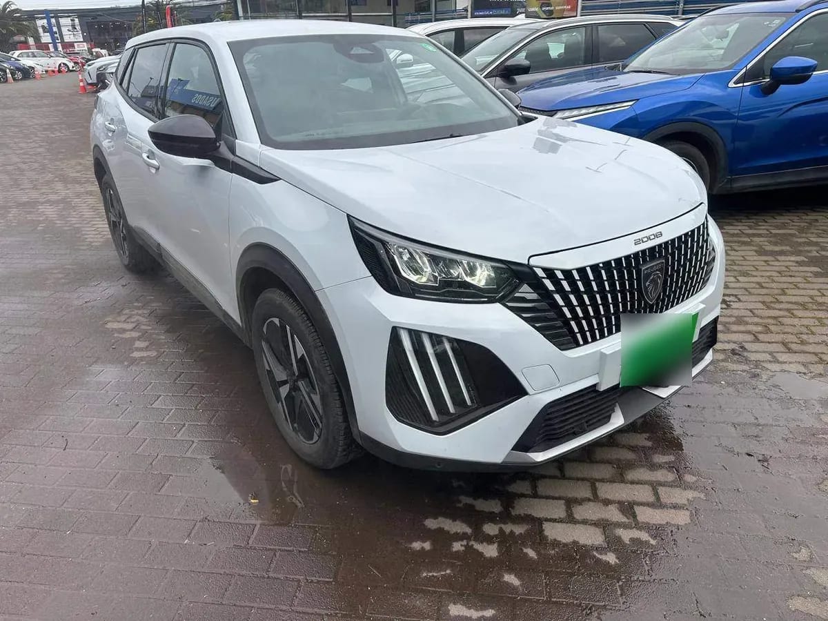 Peugeot 2008 1.2 Mca Allure Mhev 136hp 4x2 At 5p año 2026