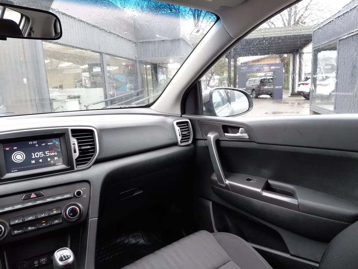 Kia Sportage 2.0 Lx 2wd Ac 6mt 5p año 2018