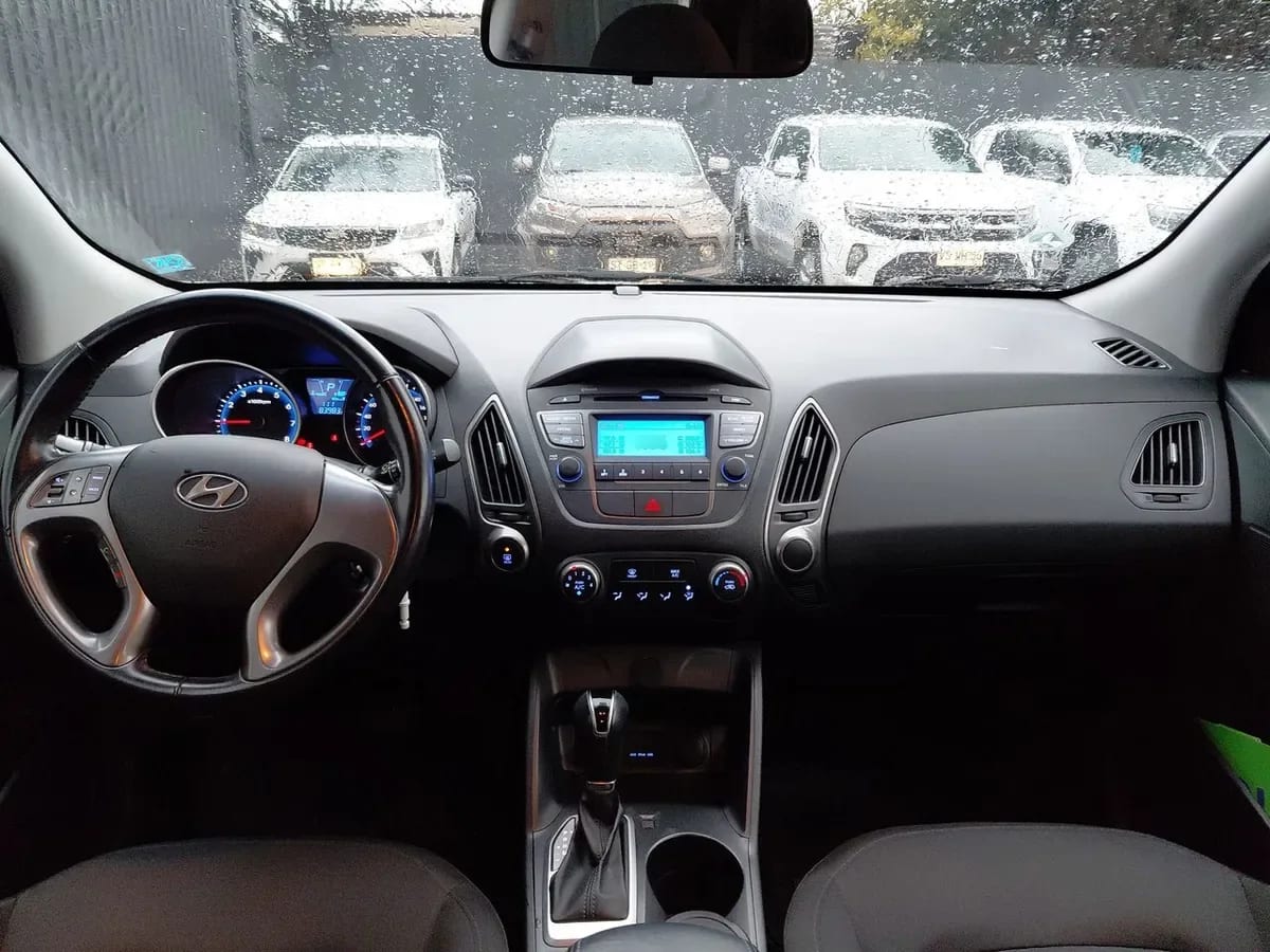 Hyundai Tucson 2.0 Gl 2wd Lm Pe Ac 2ab At 5p año 2016