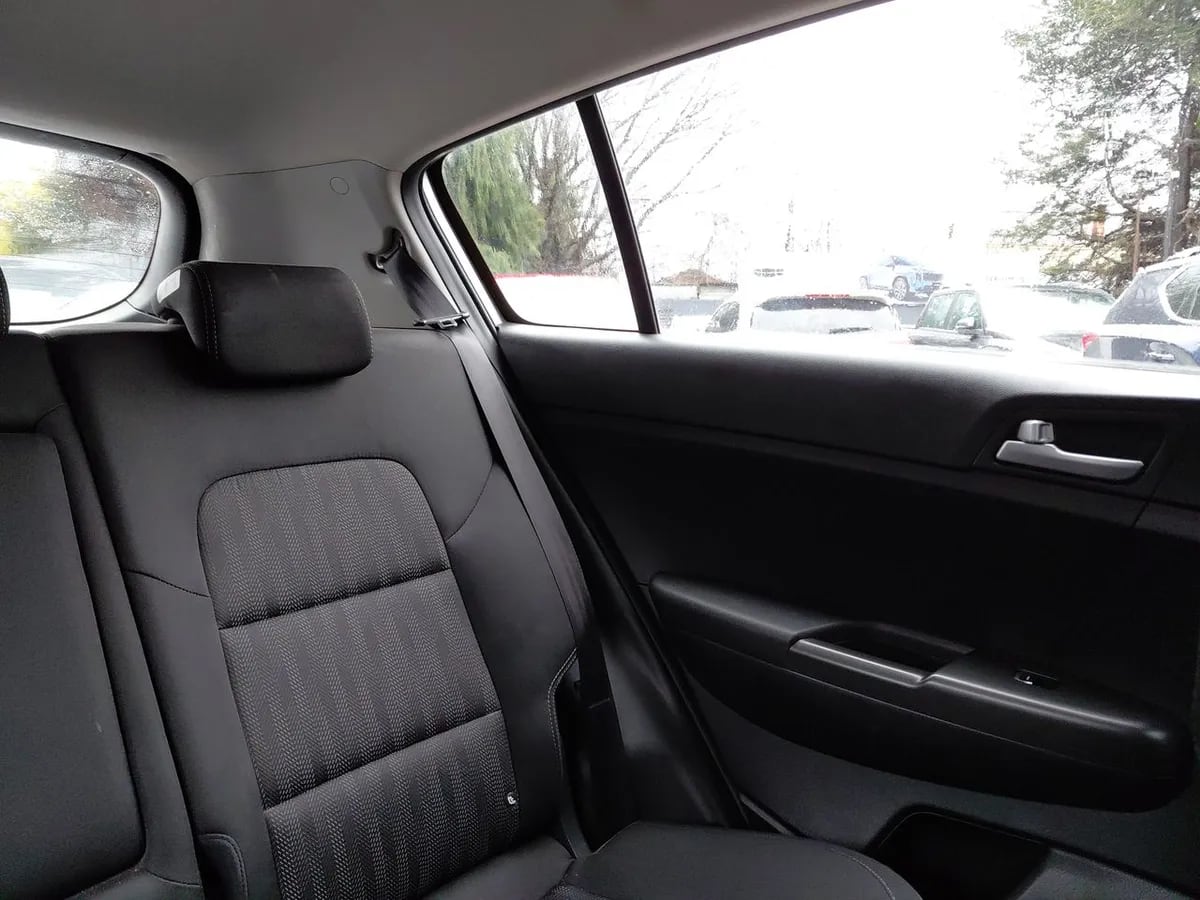 Kia Sportage 2.0 Lx 2wd Ac 6mt 5p año 2018