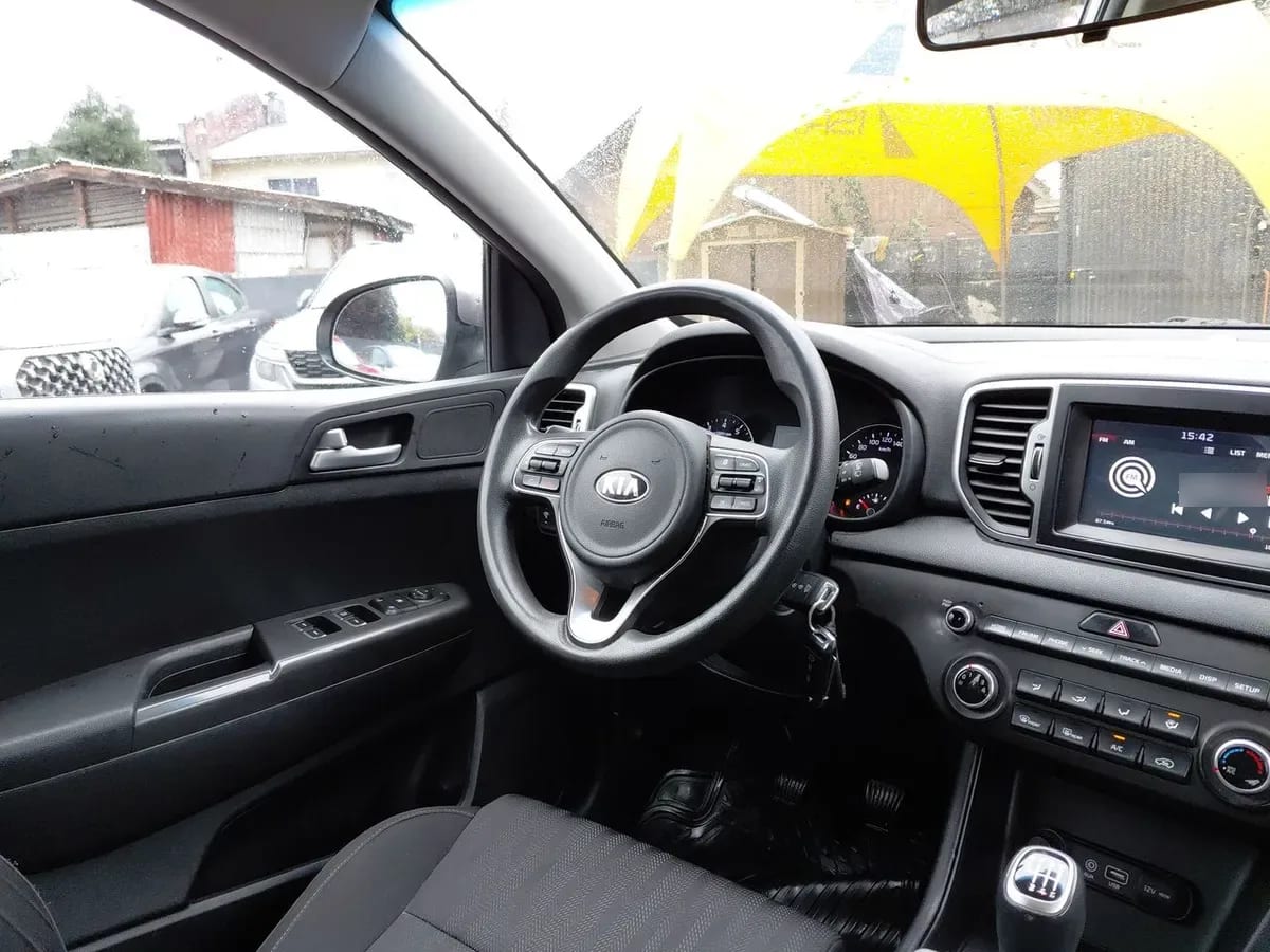 Kia Sportage 2.0 Lx 2wd Ac 6mt 5p año 2018
