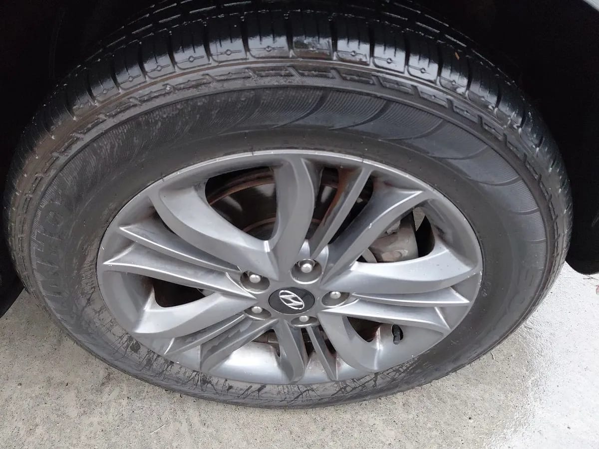Hyundai Tucson 2.0 Gl 2wd Lm Pe Ac 2ab At 5p año 2016