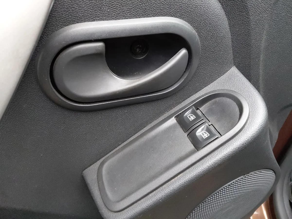 Renault Duster 1.6 Life 4x2 5mt 5p año 2019