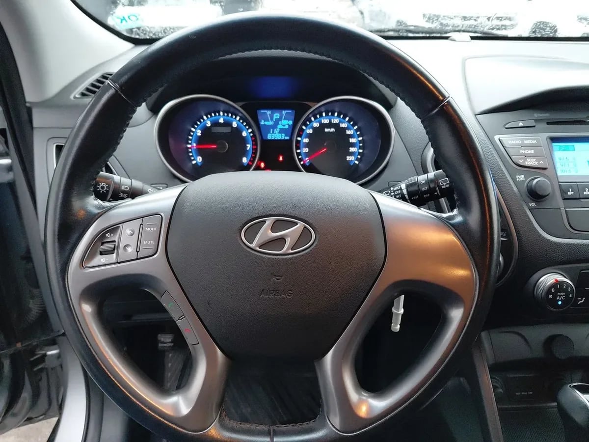 Hyundai Tucson 2.0 Gl 2wd Lm Pe Ac 2ab At 5p año 2016