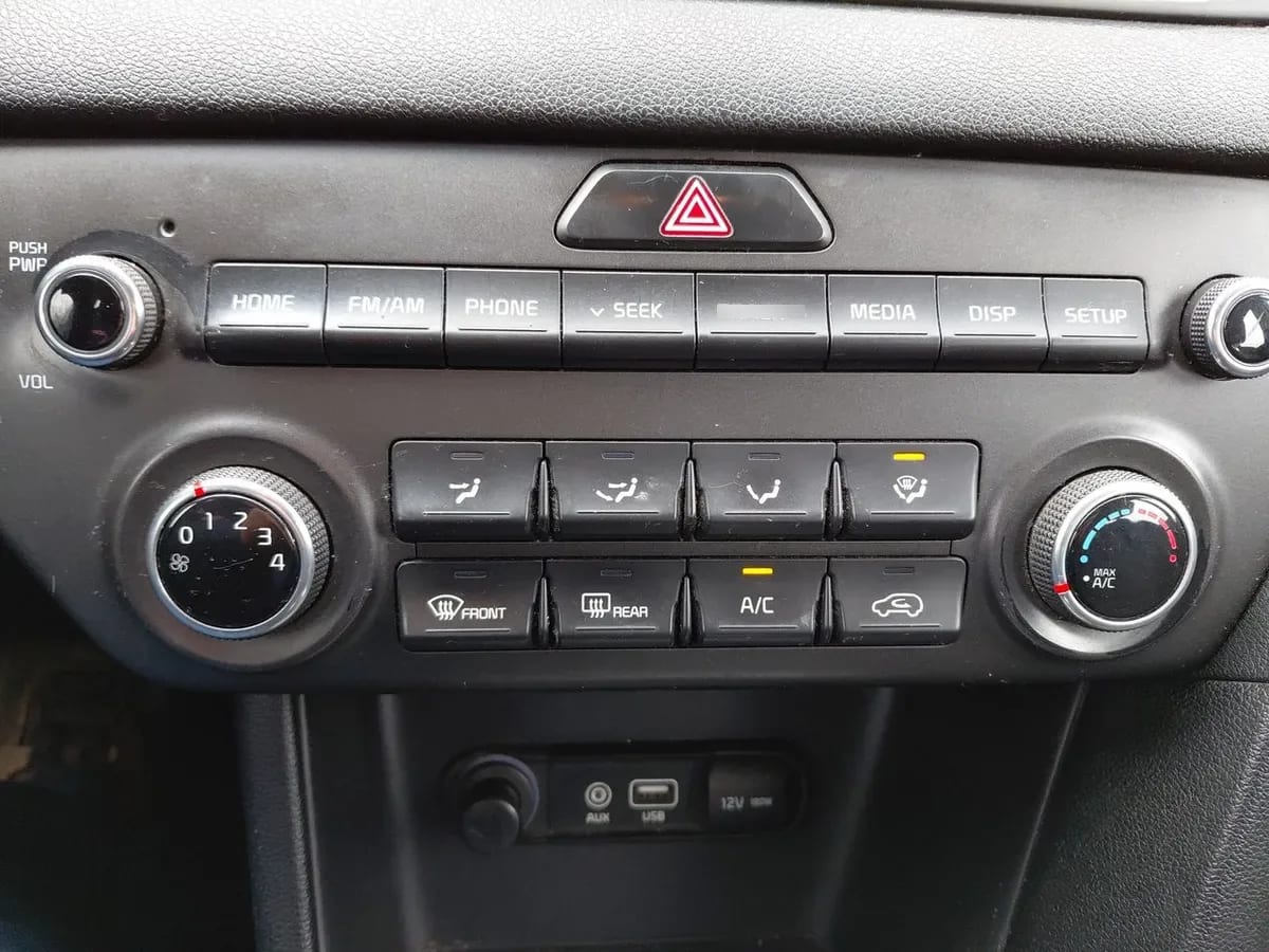 Kia Sportage 2.0 Lx 2wd Ac 6mt 5p año 2018