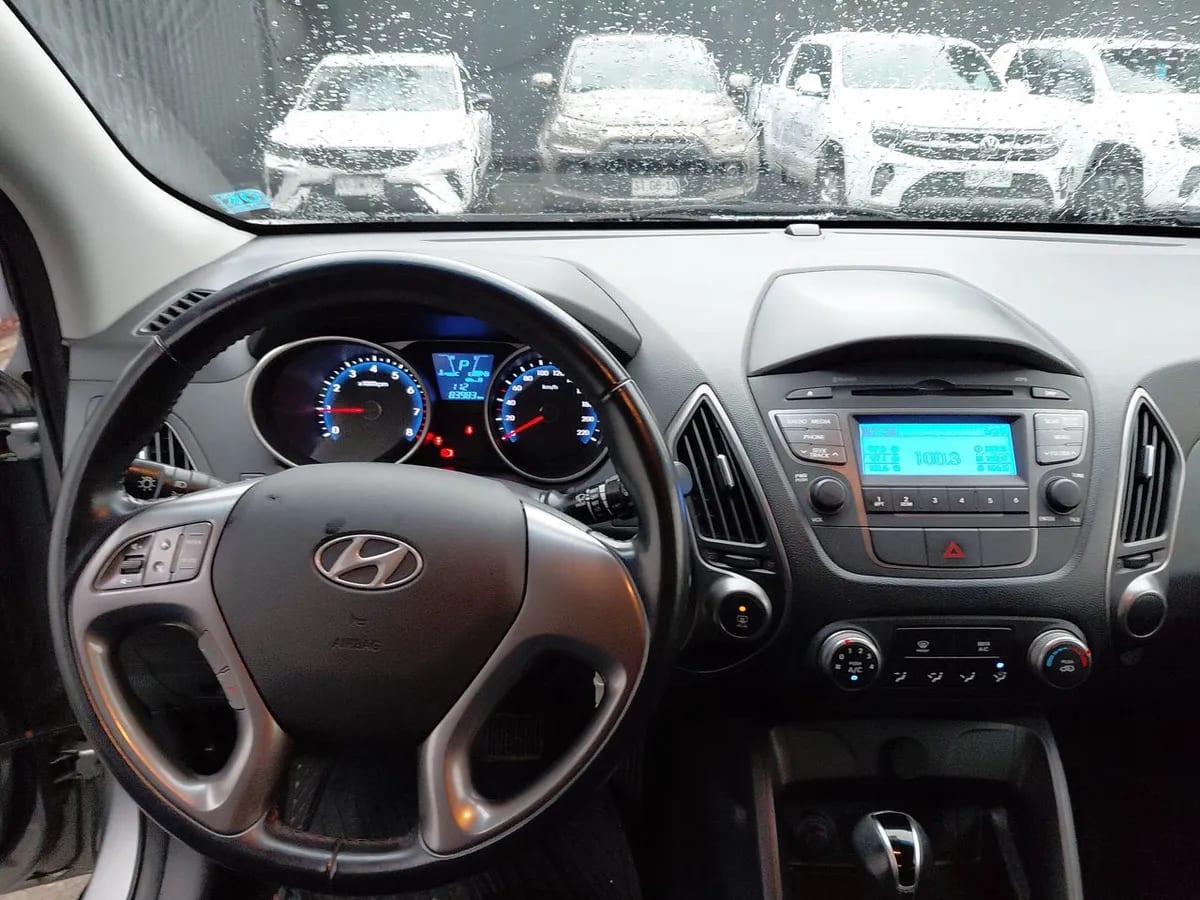 Hyundai Tucson 2.0 Gl 2wd Lm Pe Ac 2ab At 5p año 2016