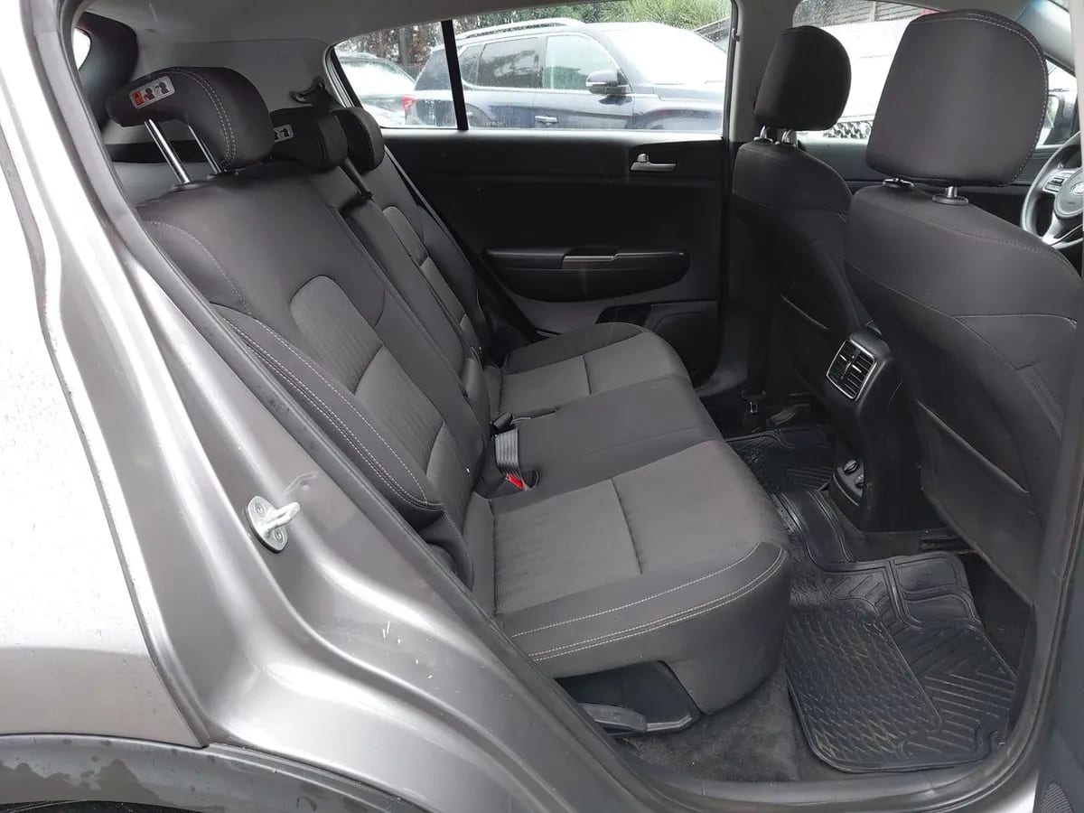 Kia Sportage 2.0 Lx 2wd Ac 6mt 5p año 2018