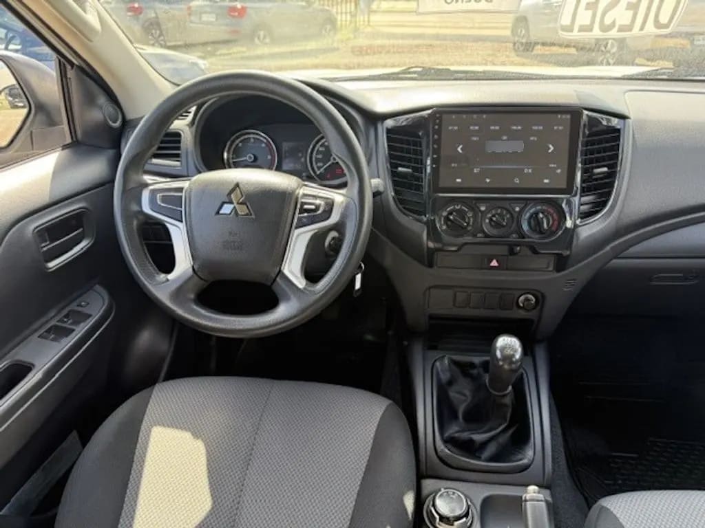 Mitsubishi L200 2.4 Katana año 2023