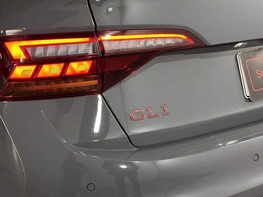Volkswagen Jetta Gli 4x2 2.0 Aut año 2024