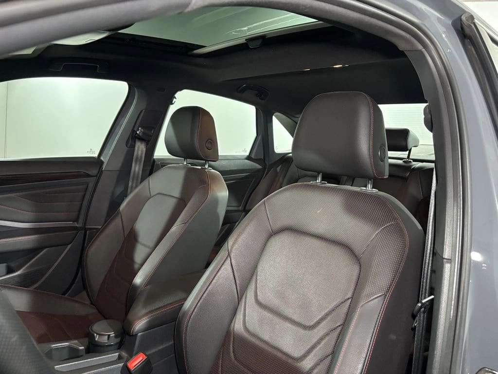 Volkswagen Jetta Gli 4x2 2.0 Aut año 2024