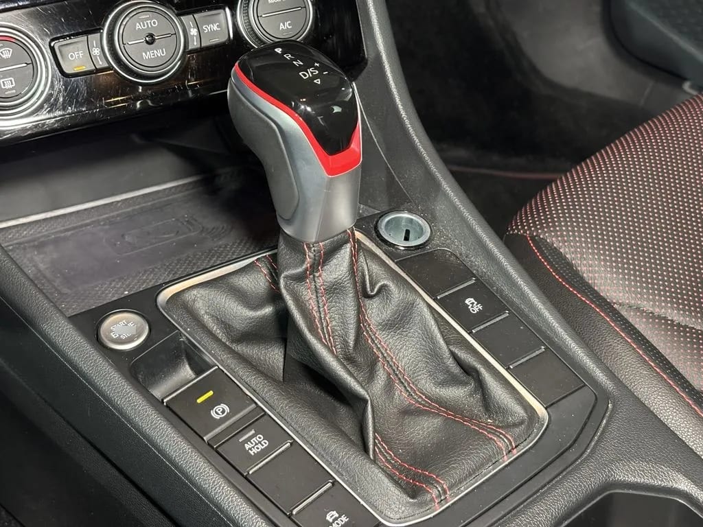 Volkswagen Jetta Gli 4x2 2.0 Aut año 2024