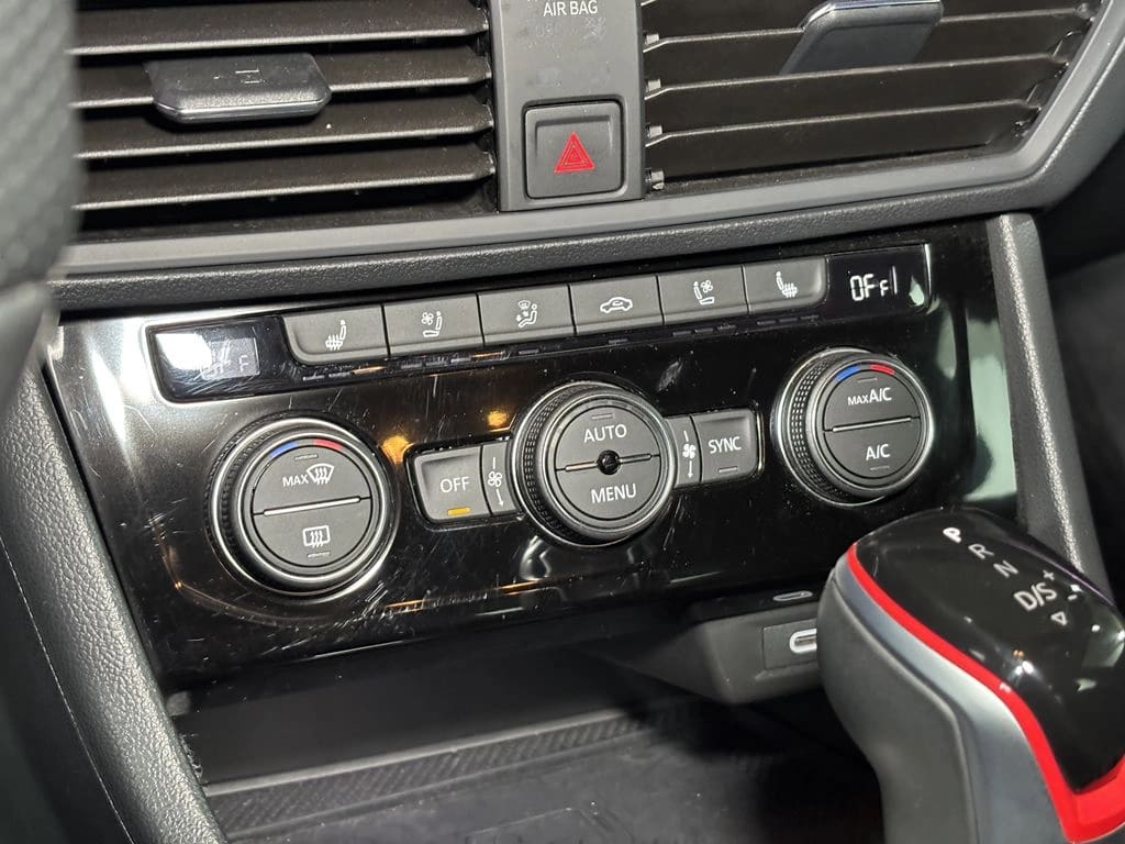 Volkswagen Jetta Gli 4x2 2.0 Aut año 2024