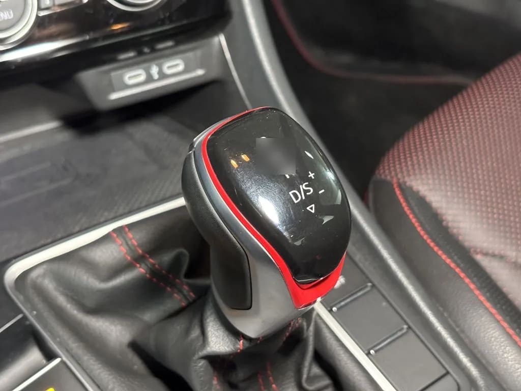 Volkswagen Jetta Gli 4x2 2.0 Aut año 2024