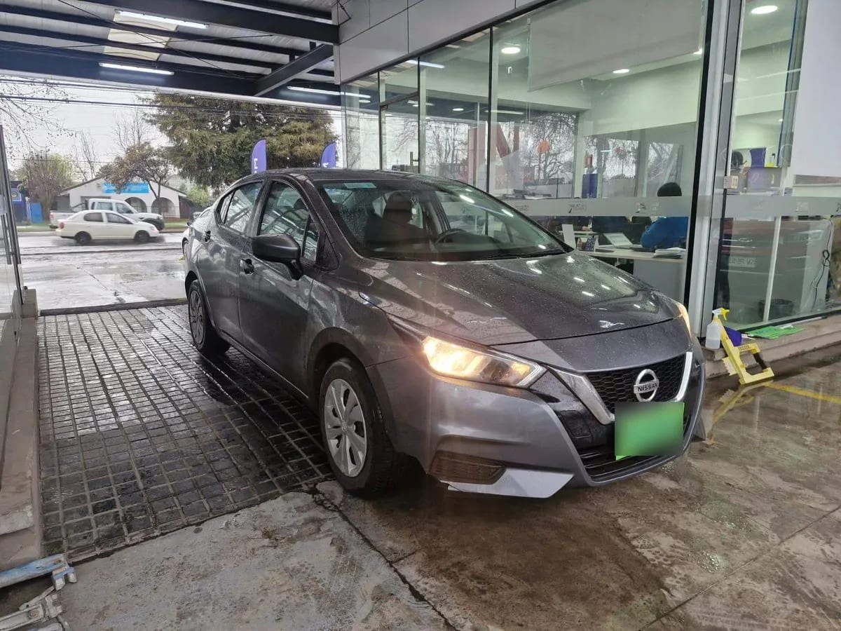 Nissan Versa 1.6 Sense 4x2 Mt 4p año 2021
