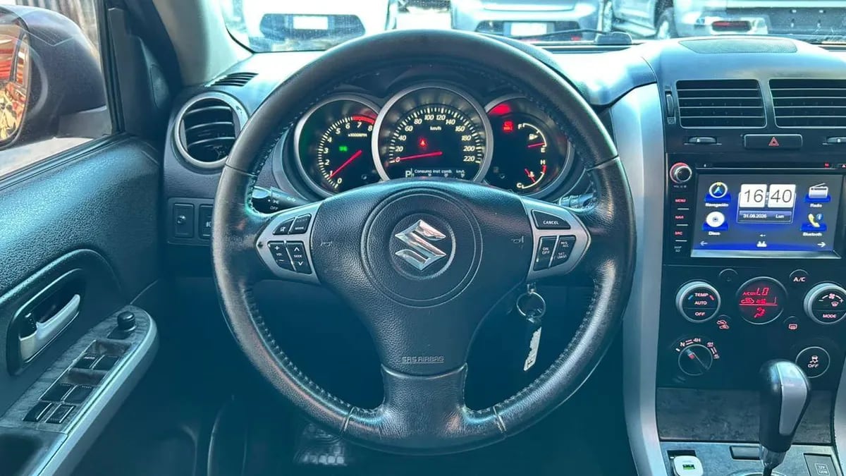 Suzuki Grand Nomade Glx Ltd 2.4 Aut año 2017