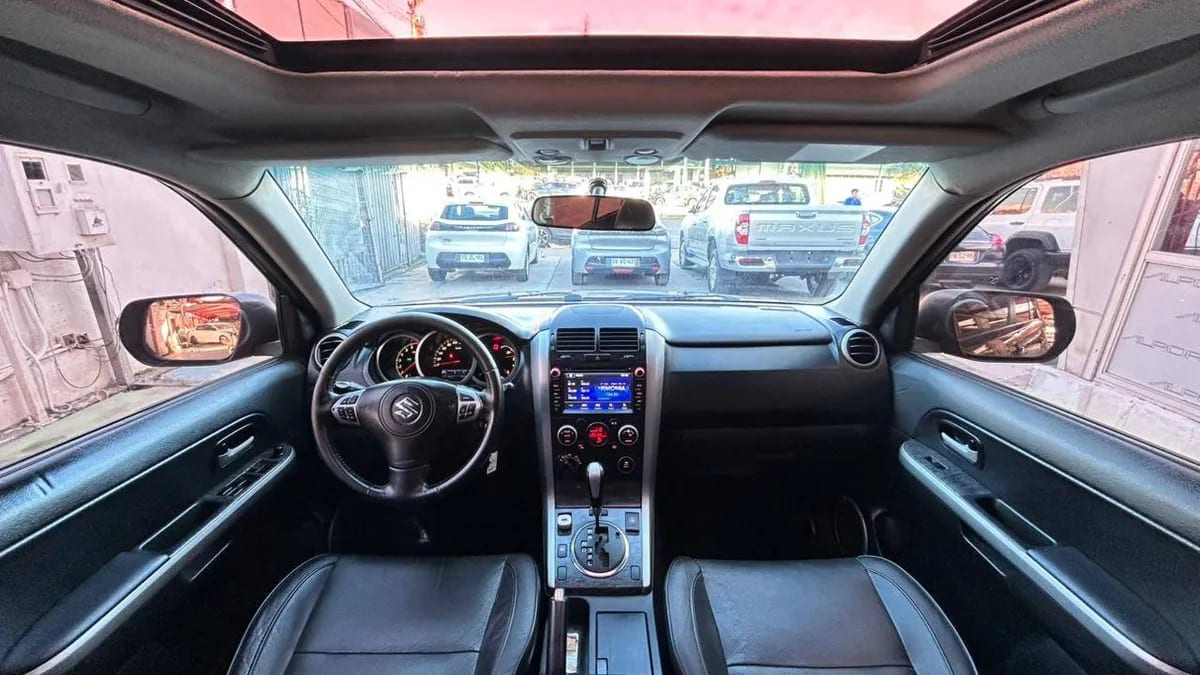 Suzuki Grand Nomade Glx Ltd 2.4 Aut año 2017
