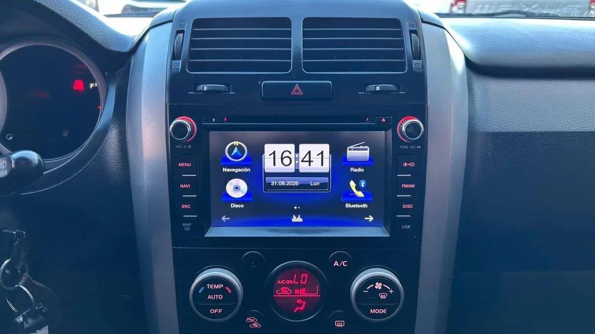Suzuki Grand Nomade Glx Ltd 2.4 Aut año 2017