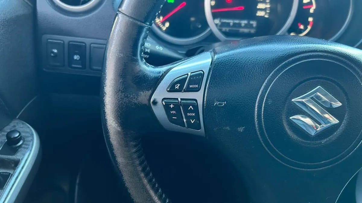 Suzuki Grand Nomade Glx Ltd 2.4 Aut año 2017