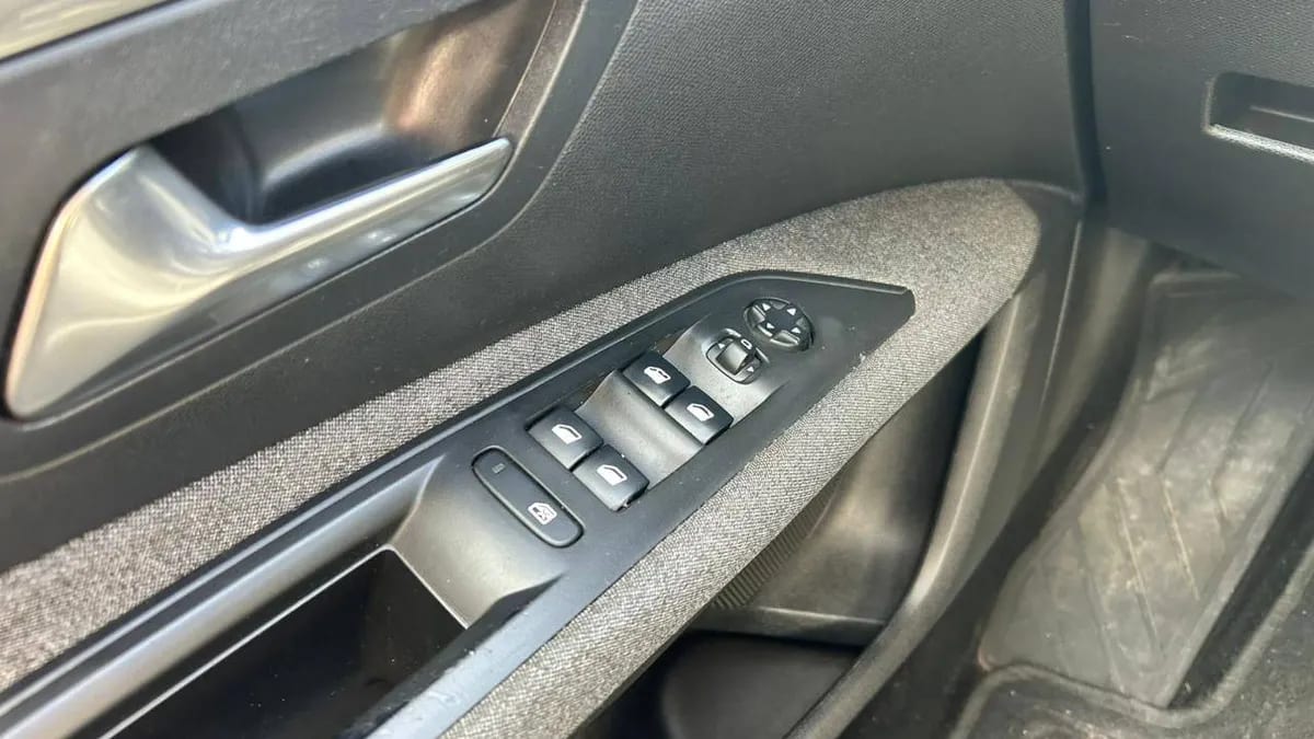 Peugeot 3008 1.6 Active 4x2 Thp 165hp Eat6 5p año 2018
