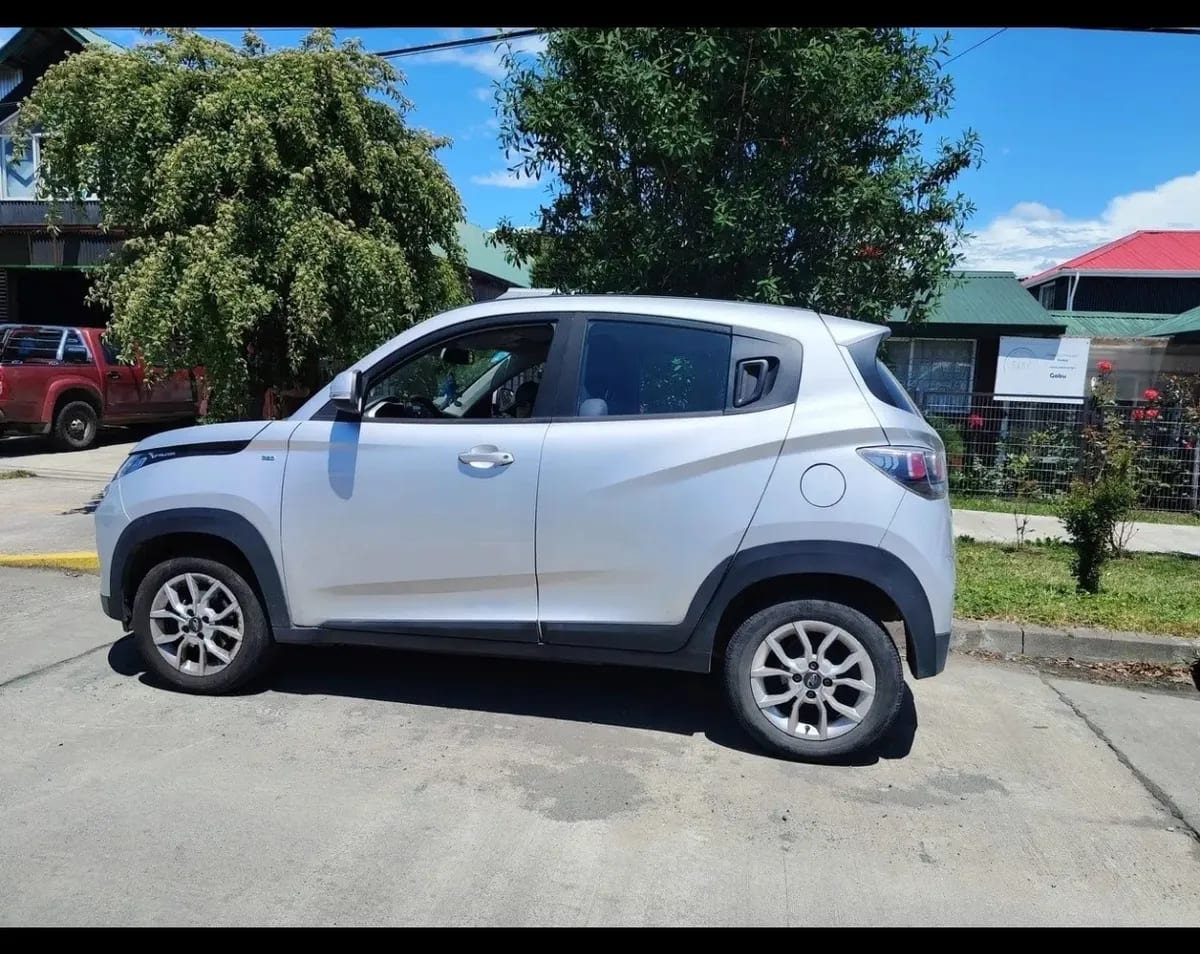 MAHINDRA KUV100 1.2 Elite Mt año 2020