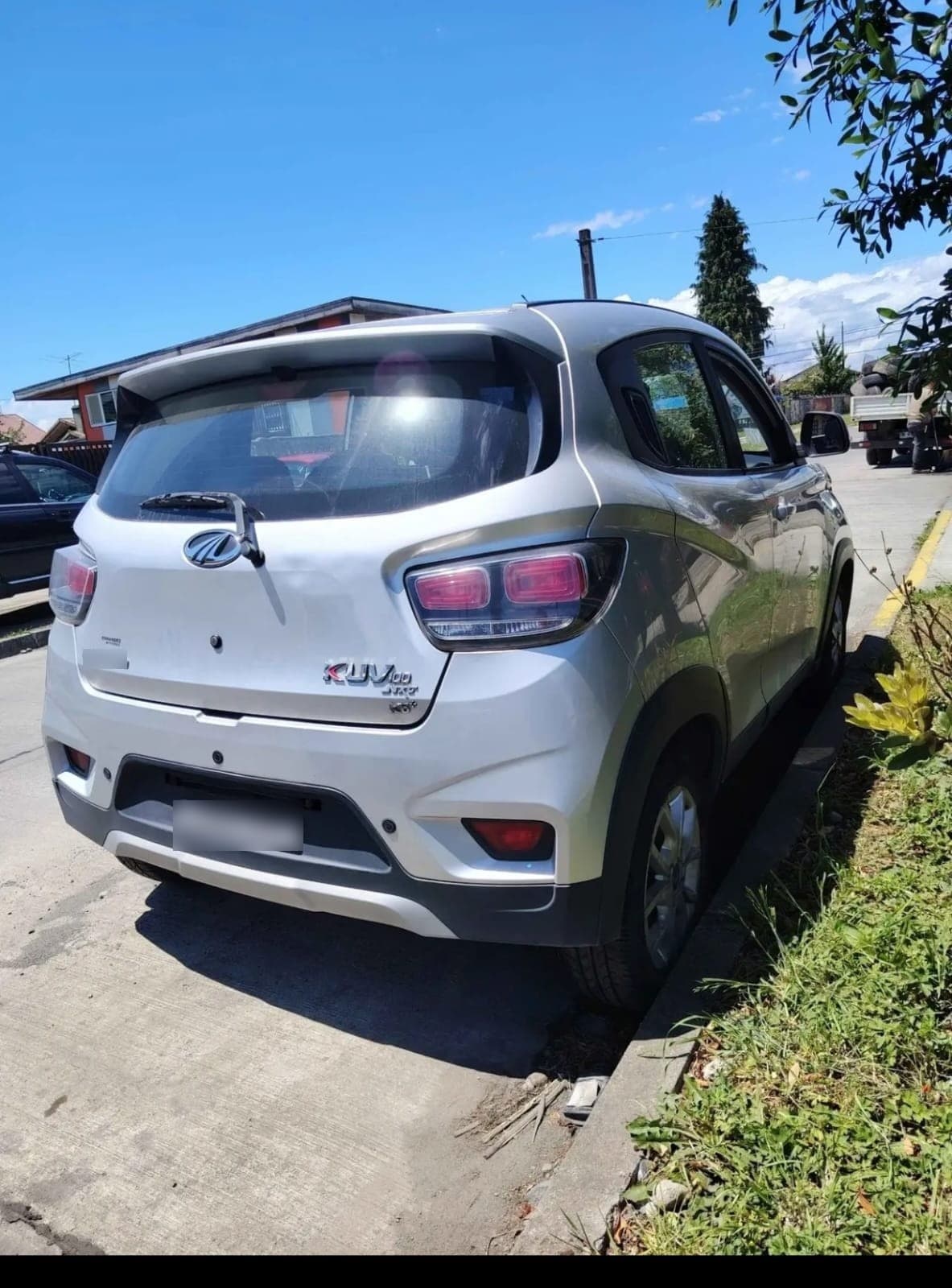 MAHINDRA KUV100 1.2 Elite Mt año 2020