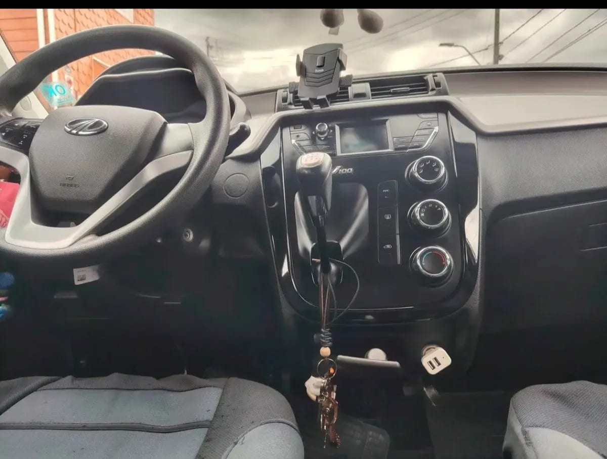 MAHINDRA KUV100 1.2 Elite Mt año 2020