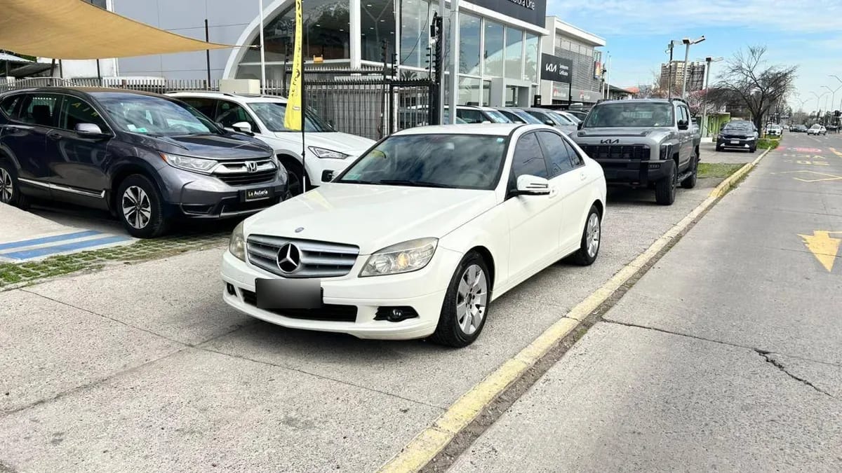 Mercedes-Benz C180 Cgi Blue Efficiency 1.8 Aut año 2011