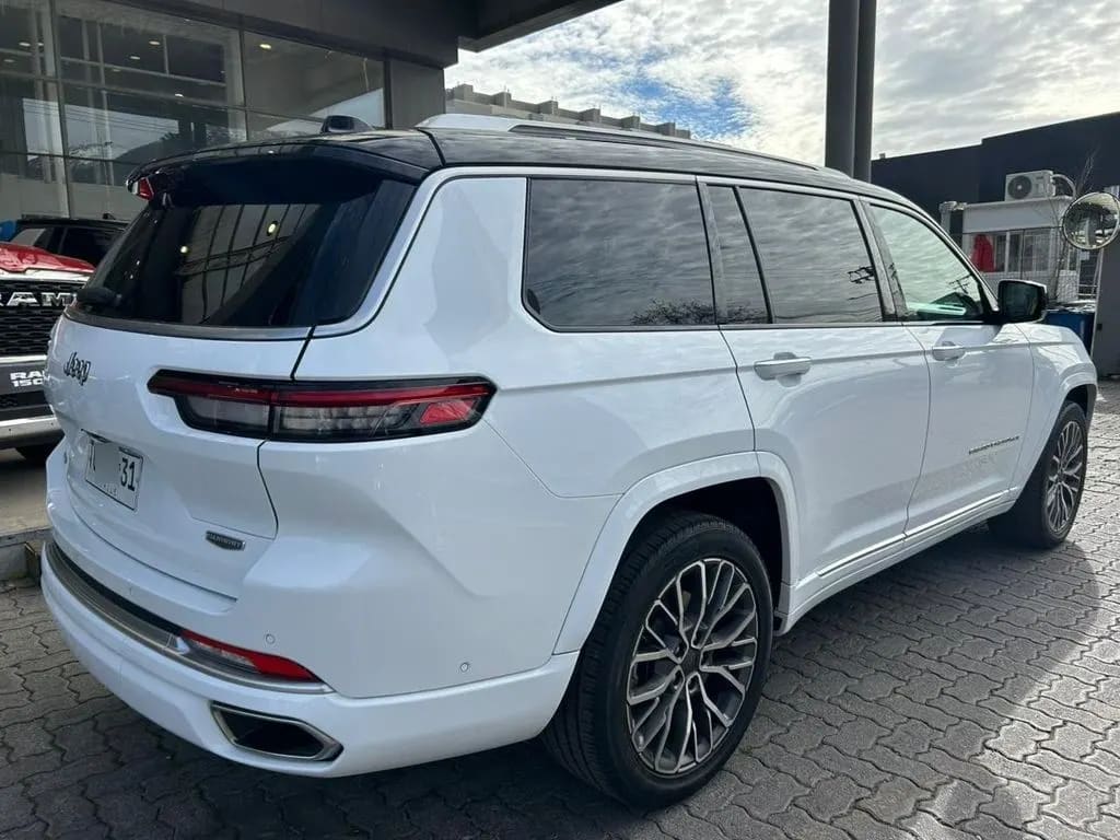 Jeep Cherokee L Summit 4x4 3.6 Aut año 2024