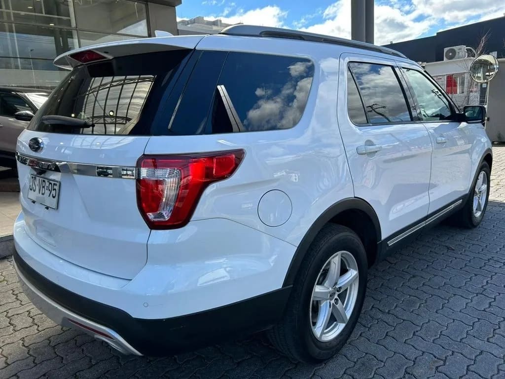Ford Explorer 3.5 Xlt 4x2 3 Corridas At 5p año 2017