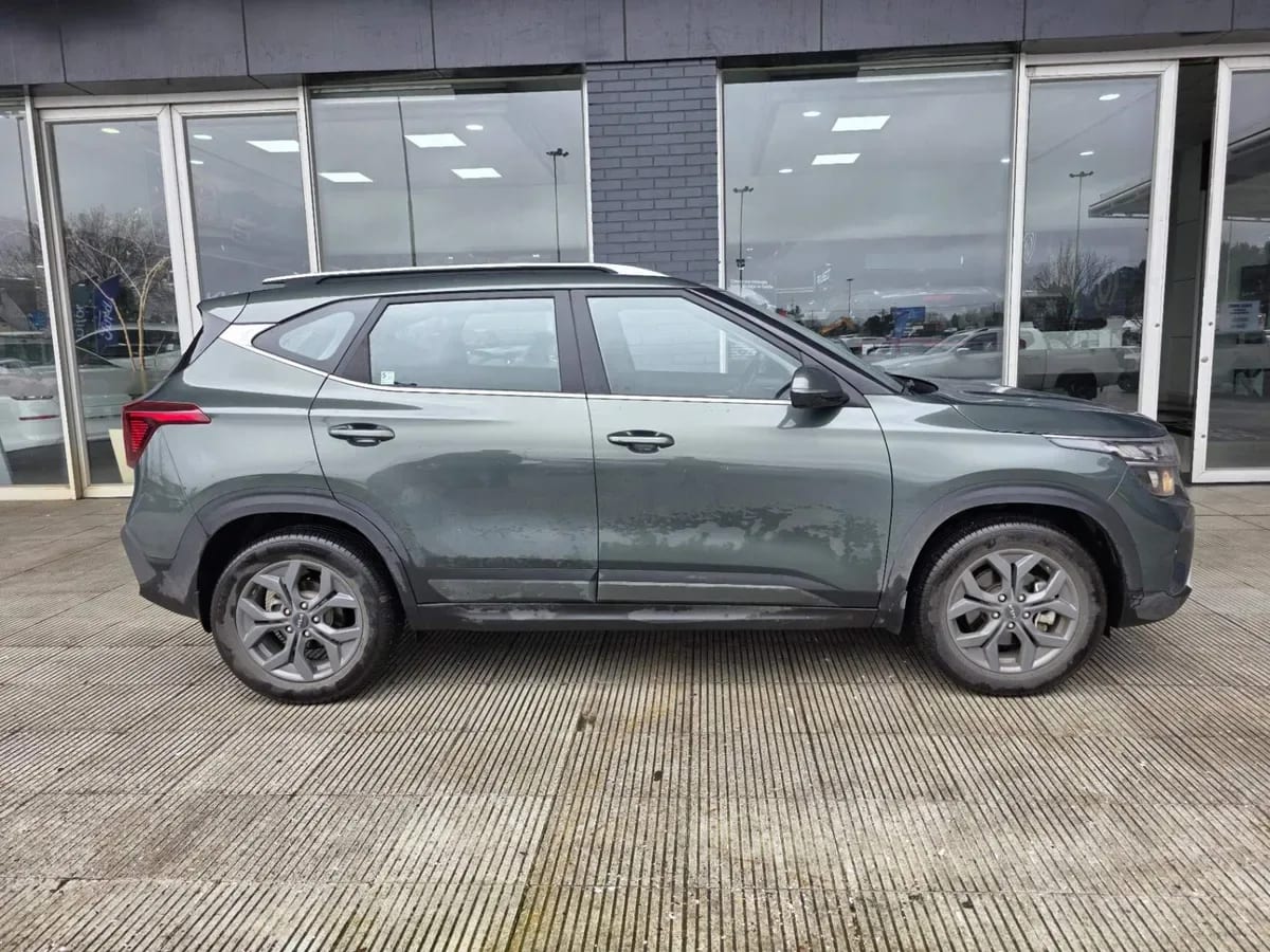 Kia Seltos 1.5 Ex 4x2 6mt 5p año 2025