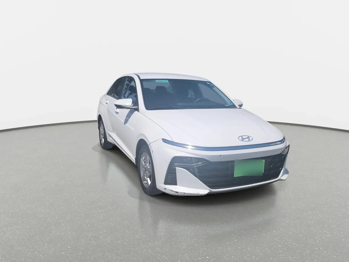 Hyundai Accent 1.5 Plus 4x2 At 4p año 2025
