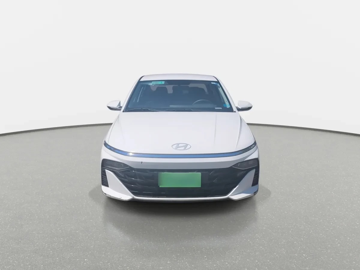 Hyundai Accent 1.5 Plus 4x2 At 4p año 2025