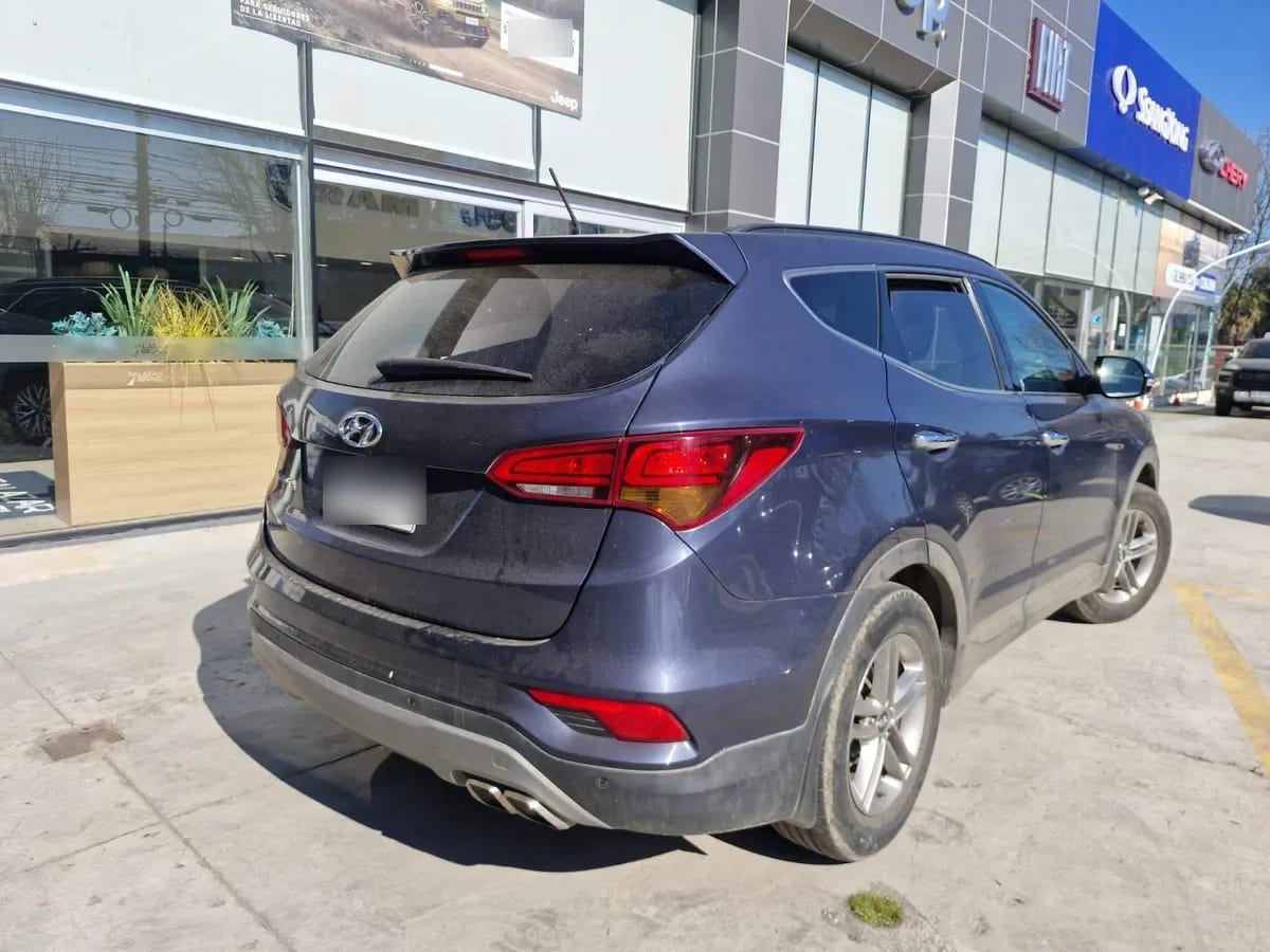 Hyundai Santa Fe 2.4 Gls 2wd Dm Mt 5p año 2018