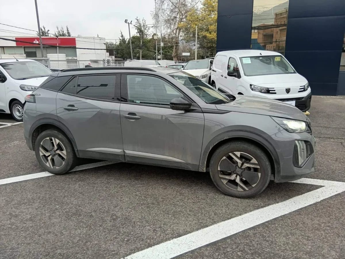 Peugeot 2008 1.2 Allure Pack Puretech 130hp 4x2 Mt 5p año 2025