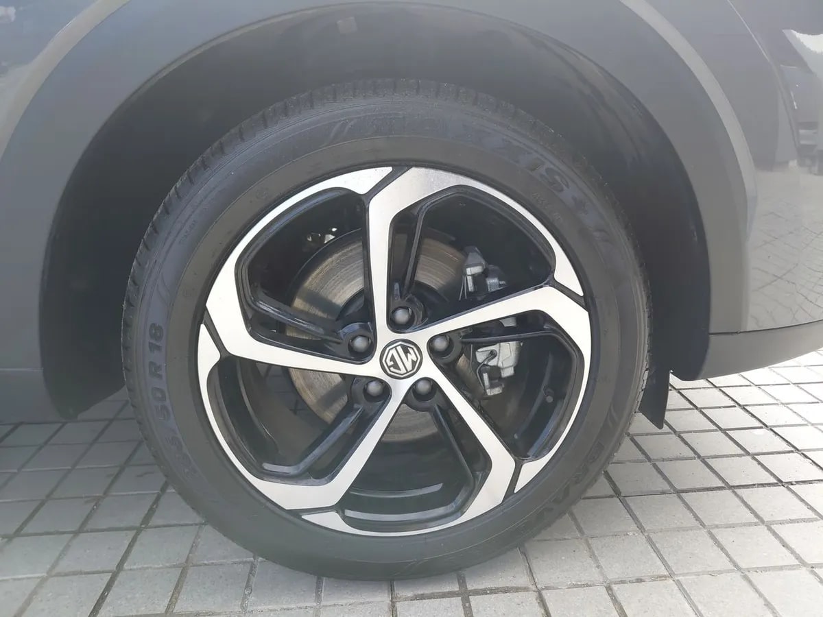 MG Hs 1.5t Dlx 2wd Dct At 5p año 2025