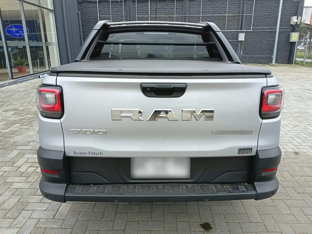 Ram 700 1.0 Laramie 4x2 Dob. Cab. Cvt At 4p año 2025