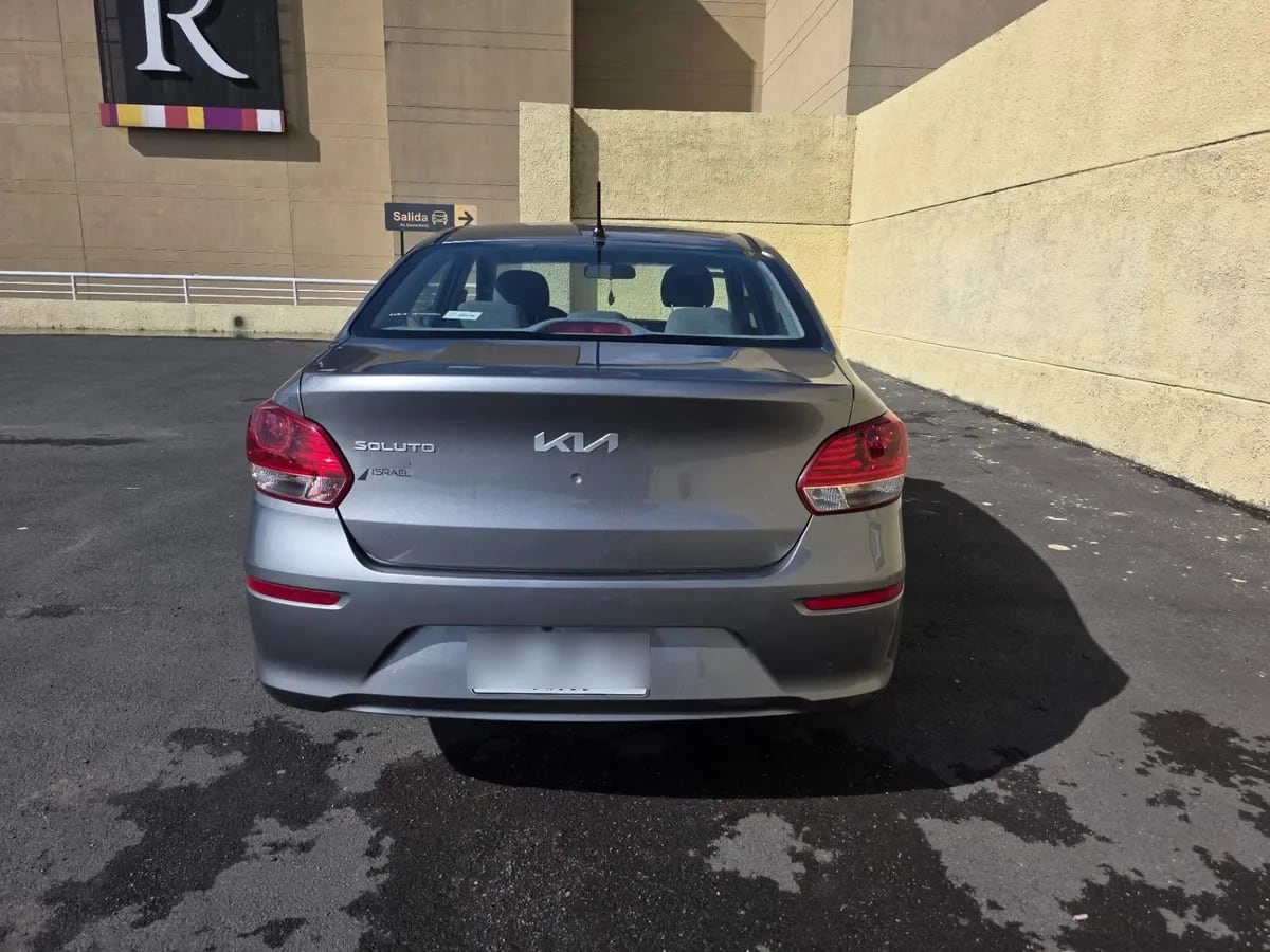 Kia Soluto 1.4 Lx 4x2 E6 Mt 4p año 2025