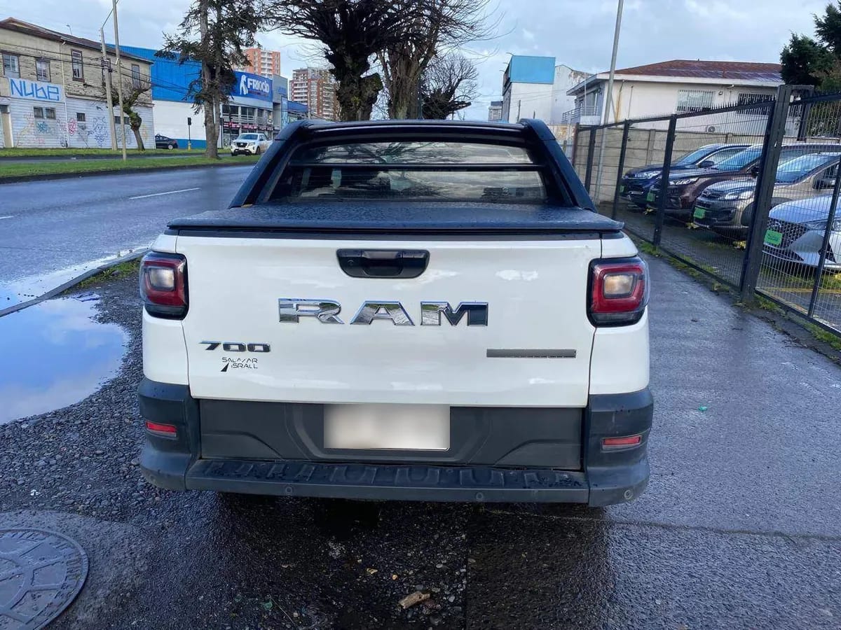 Ram 700 1.3 Laramie 4x2 Dob. Cab. Mt 4p año 2023