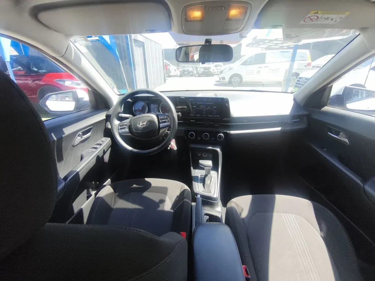 Hyundai Accent 1.5 Plus 4x2 At 4p año 2025