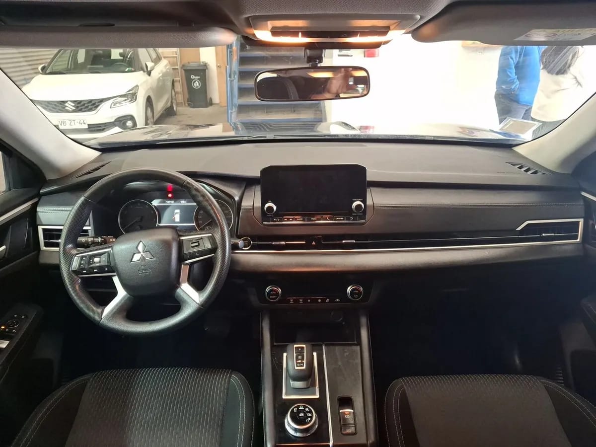 Mitsubishi Outlander 2.5 Gl P 4x2 At 5p año 2024