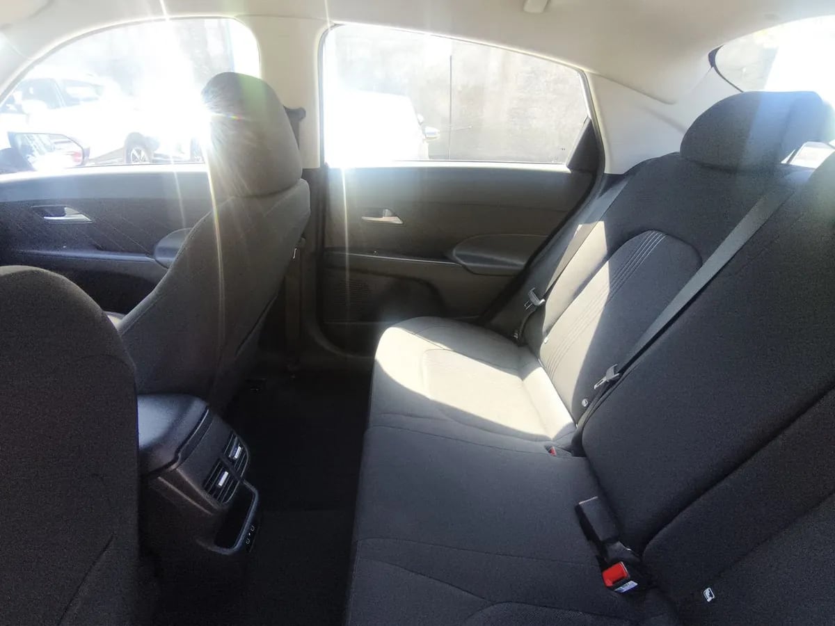Hyundai Accent 1.5 Plus 4x2 At 4p año 2025