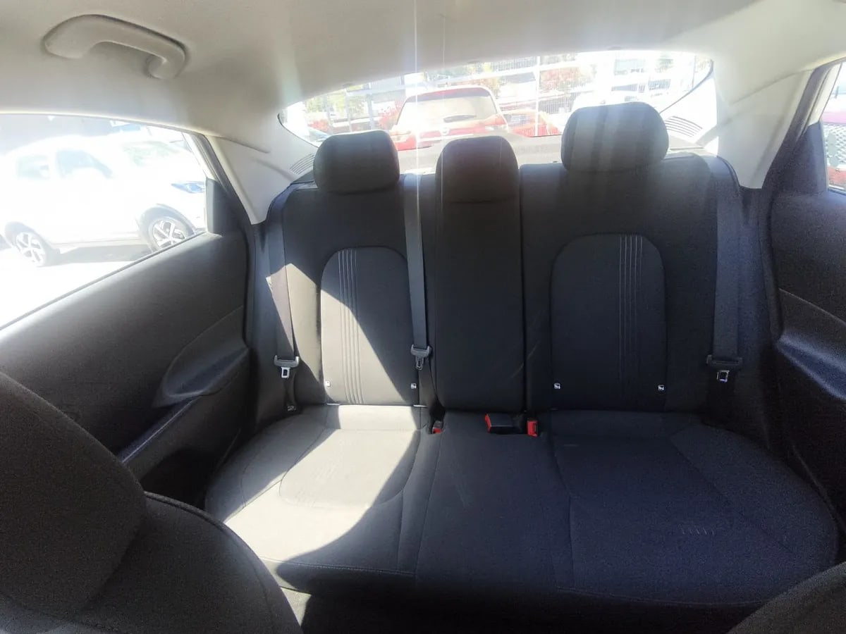 Hyundai Accent 1.5 Plus 4x2 At 4p año 2025