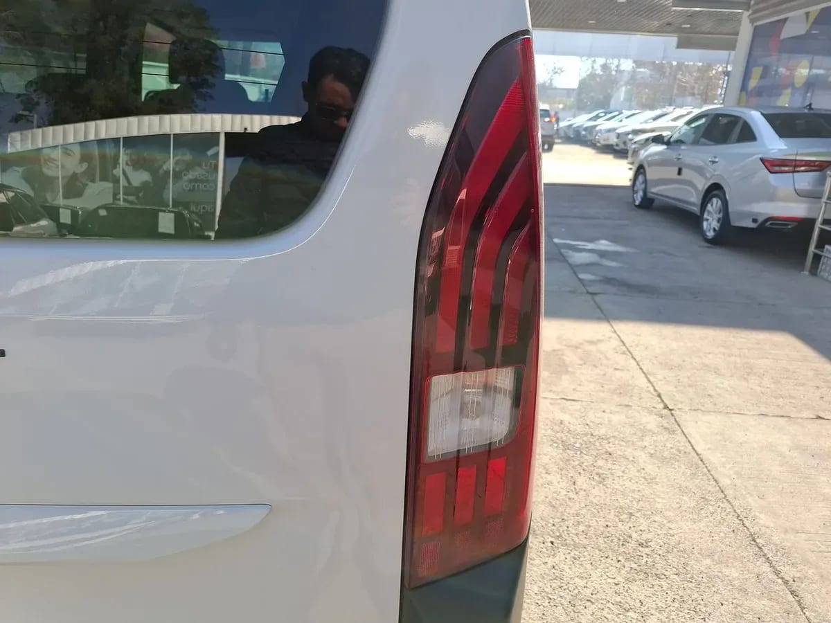 Peugeot Rifter 1.2 Mca Allure Puretech 130 4x2 Eat8 5p año 2026