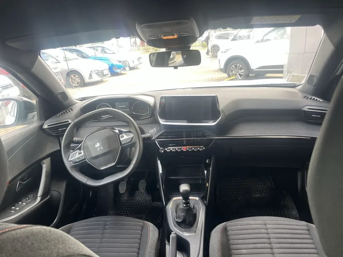 Peugeot 2008 1.2 Active Pack Puretech 130 4x2 Mt 5p año 2024