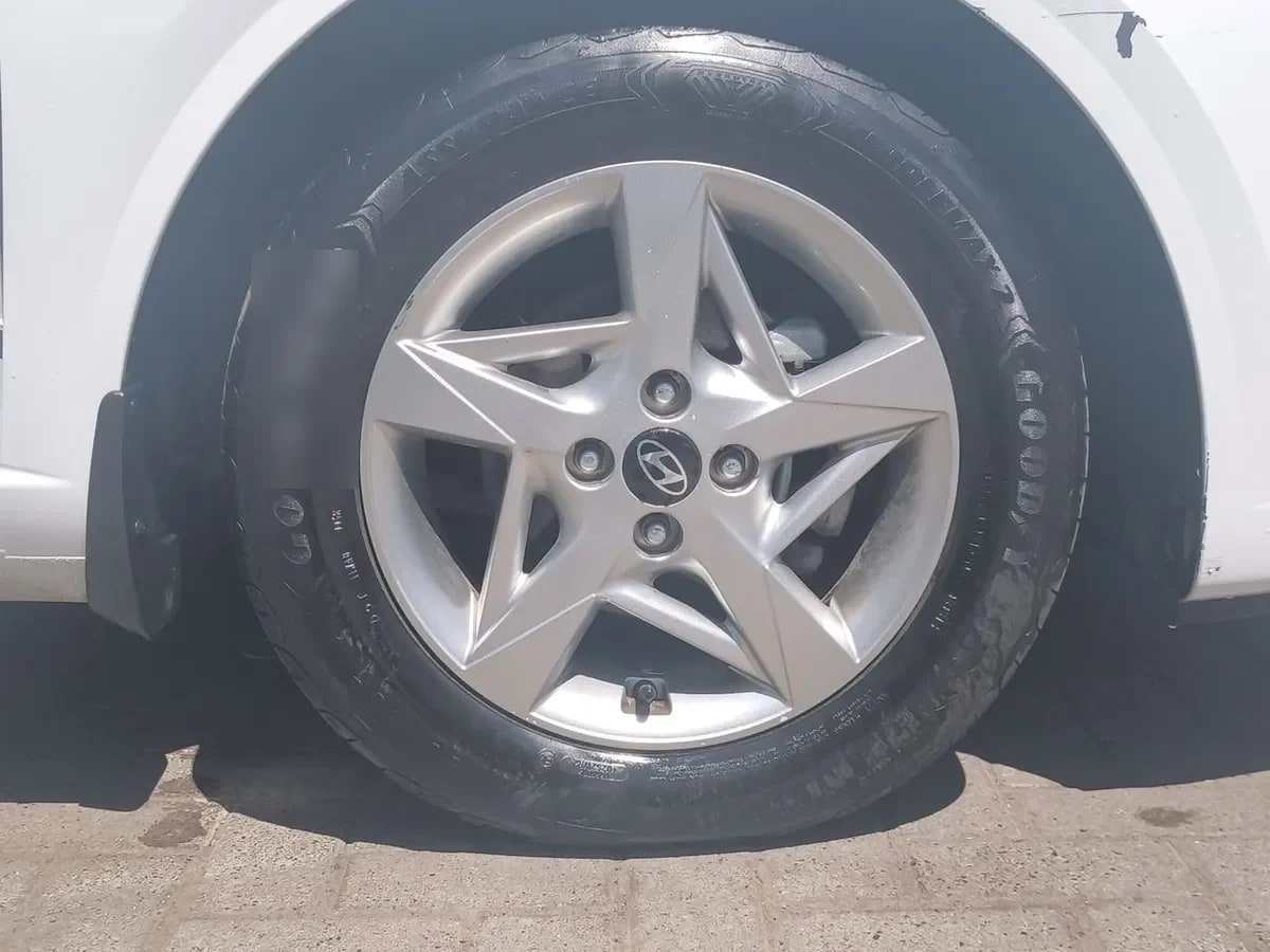 Hyundai Accent 1.5 Plus 4x2 At 4p año 2025